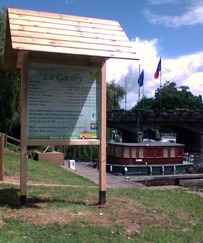 Panneau d'affichage bois zone portuaire