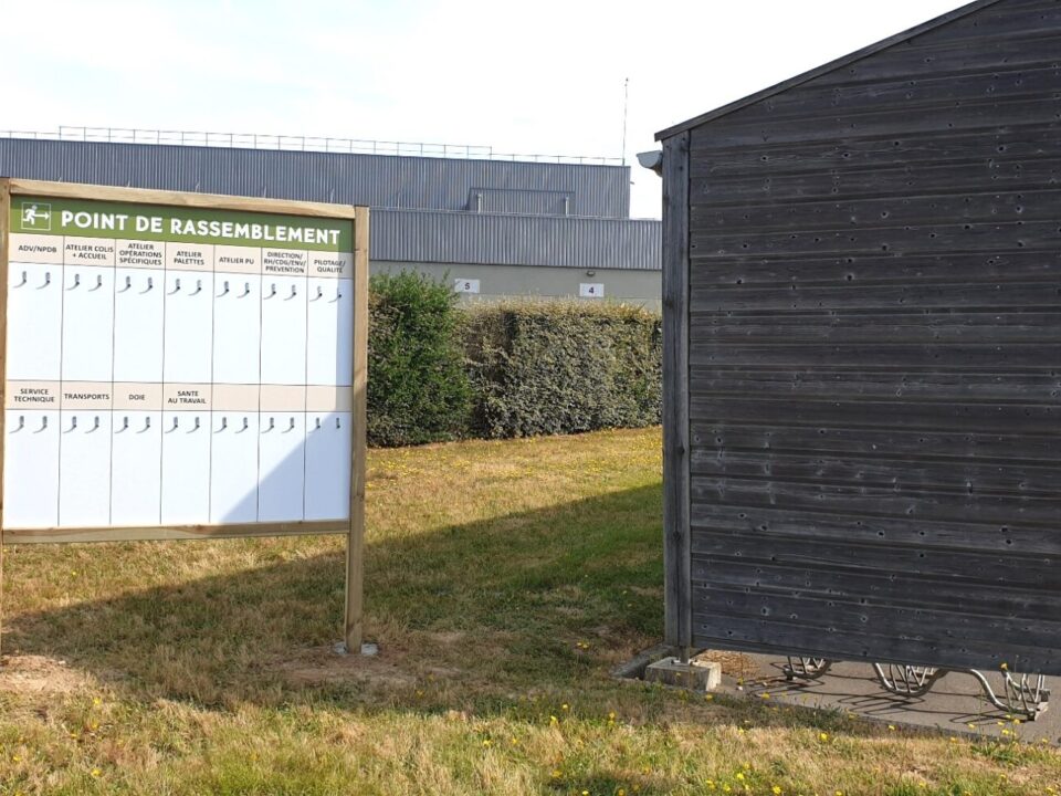 Pose de panneau en bois autoclave